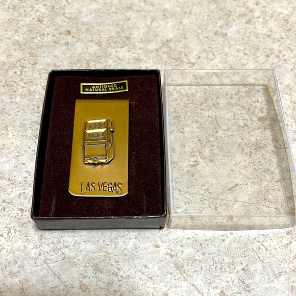 BNWT VINTAGE LAS VEGAS BRASS MONEY CLIP 1970-80s - Picture 3 of 6